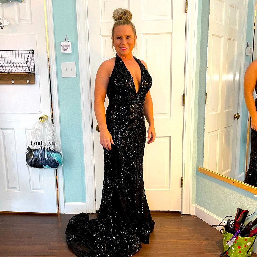 Black Gown sz 10 Halter